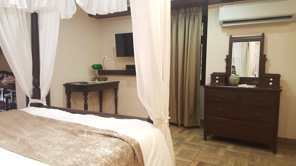 Casa Menezes - A Heritage Goan Homestay Bambolim Værelse billede