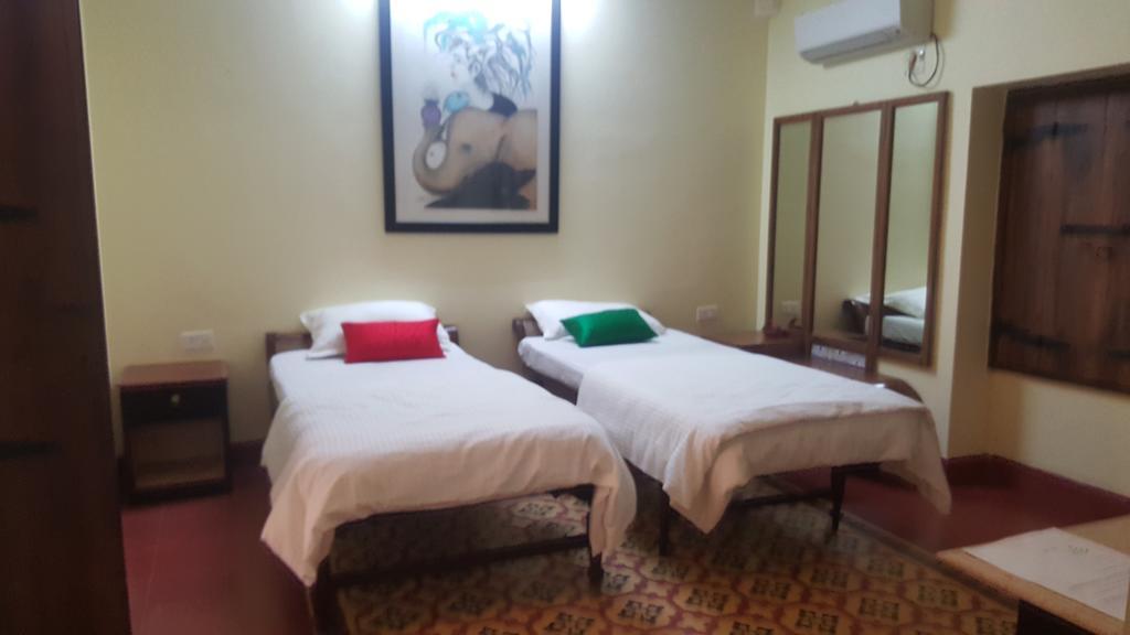 Casa Menezes - A Heritage Goan Homestay Bambolim Værelse billede