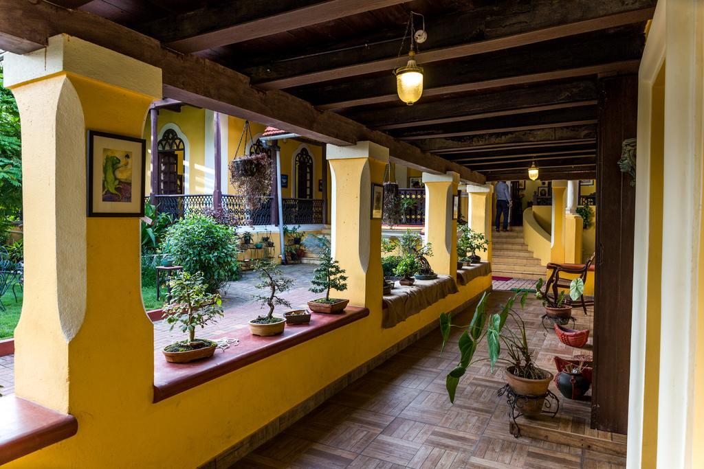 Casa Menezes - A Heritage Goan Homestay Bambolim Eksteriør billede