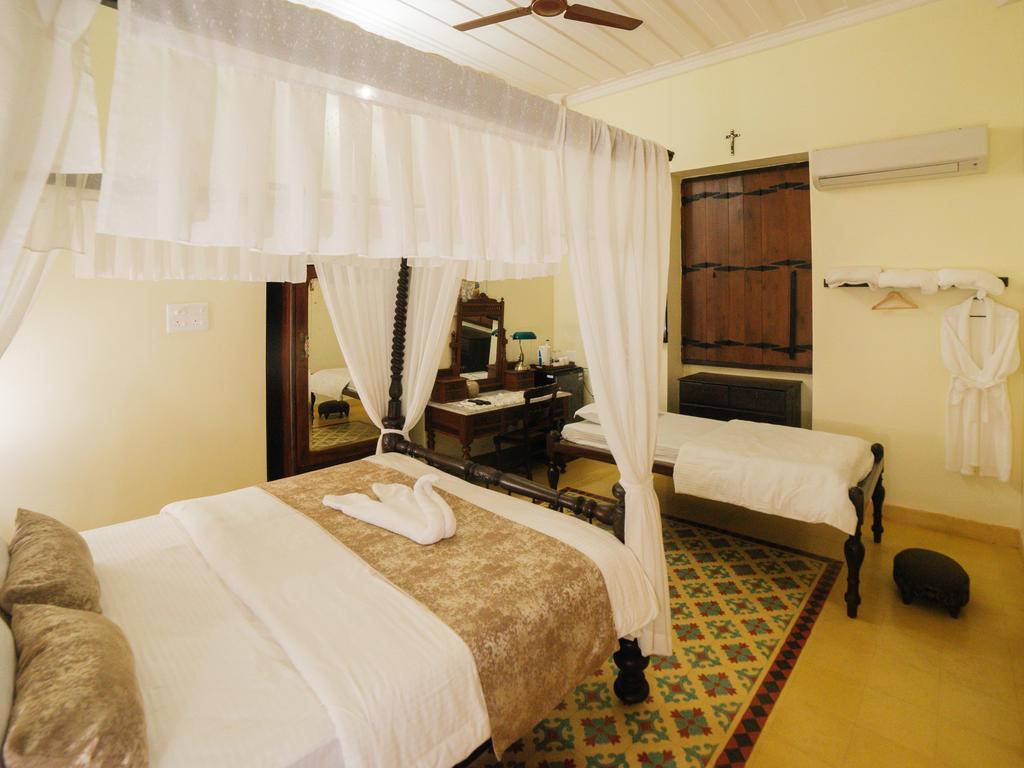 Casa Menezes - A Heritage Goan Homestay Bambolim Eksteriør billede