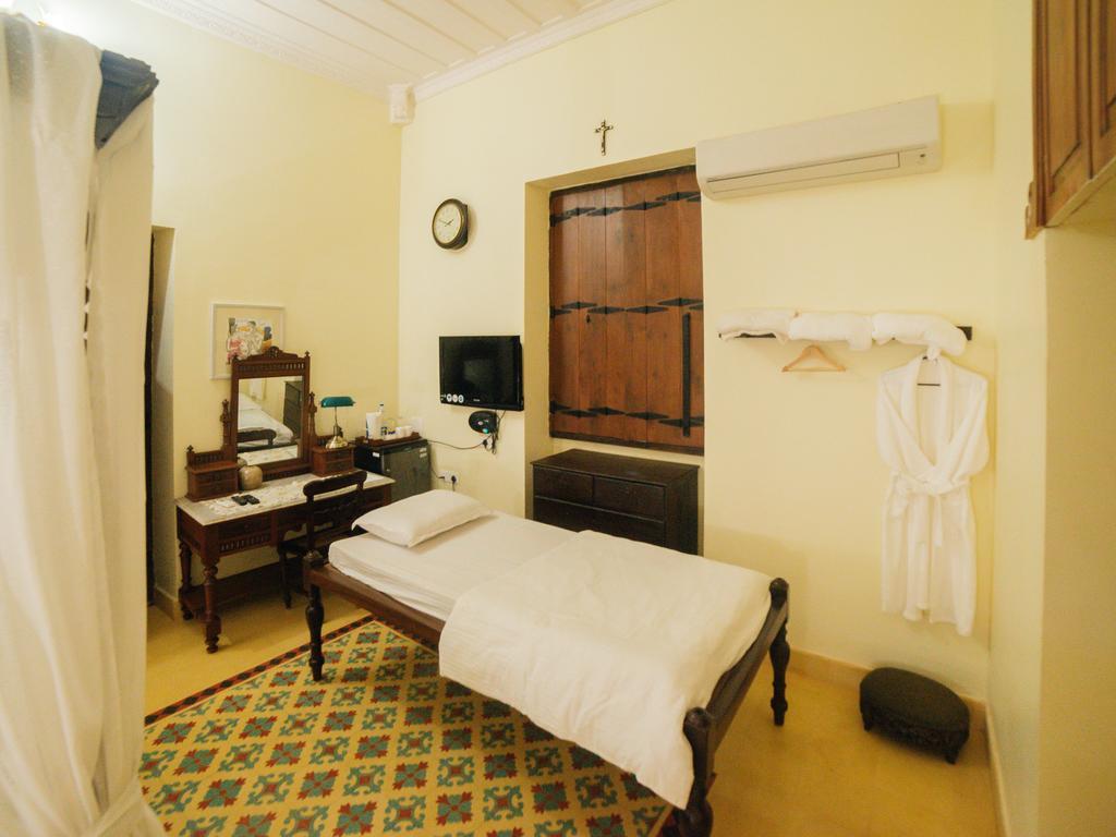 Casa Menezes - A Heritage Goan Homestay Bambolim Eksteriør billede