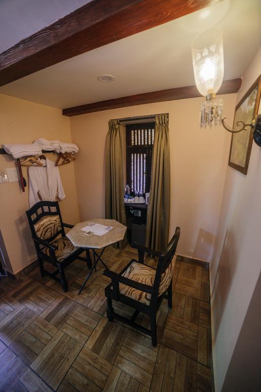 Casa Menezes - A Heritage Goan Homestay Bambolim Eksteriør billede