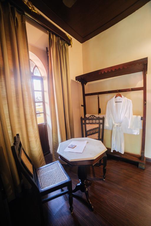 Casa Menezes - A Heritage Goan Homestay Bambolim Eksteriør billede