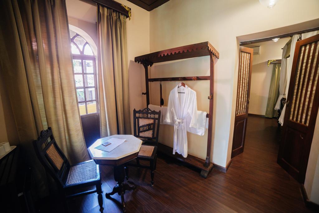 Casa Menezes - A Heritage Goan Homestay Bambolim Eksteriør billede