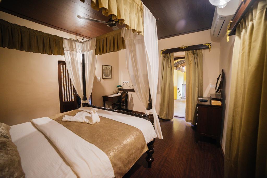 Casa Menezes - A Heritage Goan Homestay Bambolim Eksteriør billede
