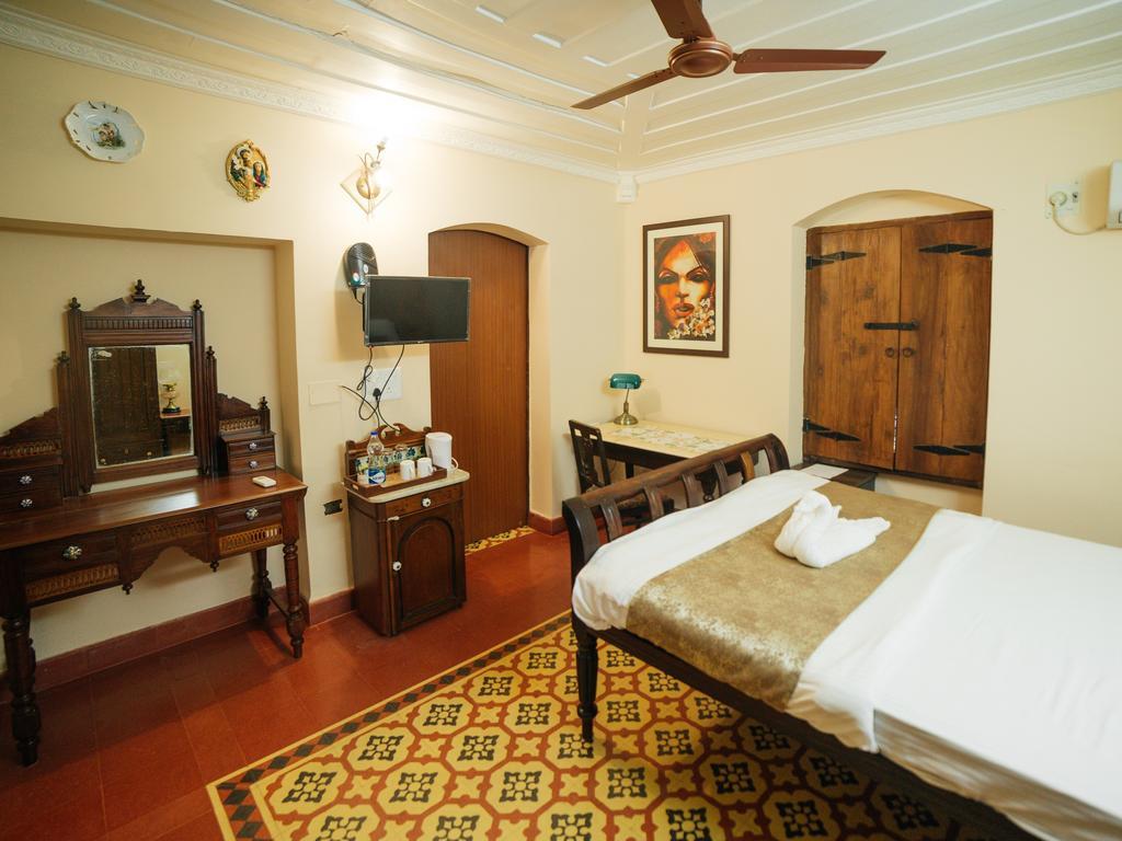 Casa Menezes - A Heritage Goan Homestay Bambolim Eksteriør billede