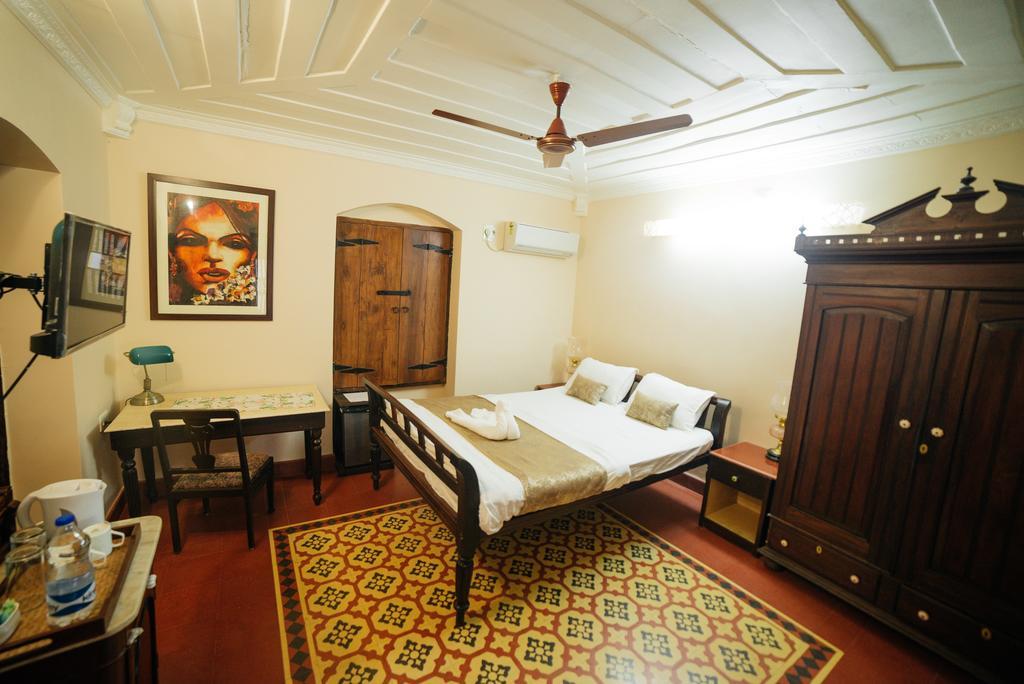Casa Menezes - A Heritage Goan Homestay Bambolim Eksteriør billede