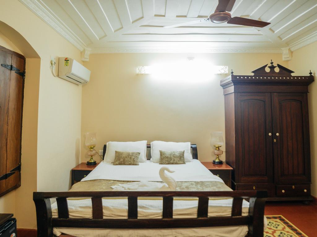 Casa Menezes - A Heritage Goan Homestay Bambolim Eksteriør billede