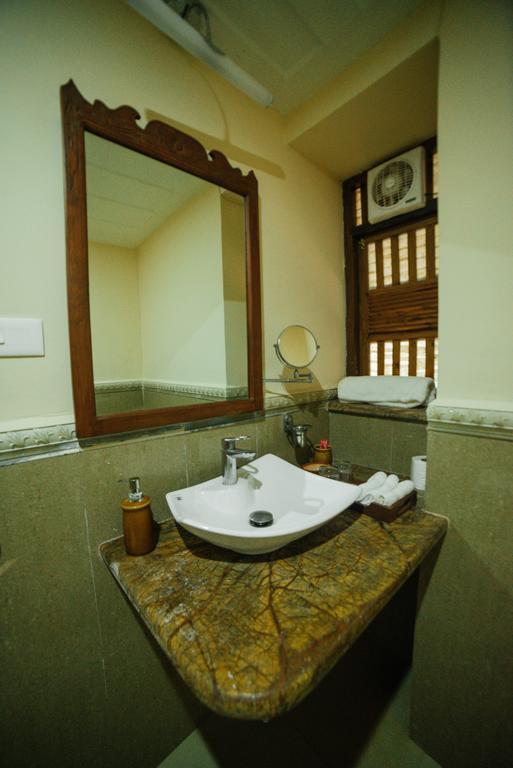 Casa Menezes - A Heritage Goan Homestay Bambolim Eksteriør billede