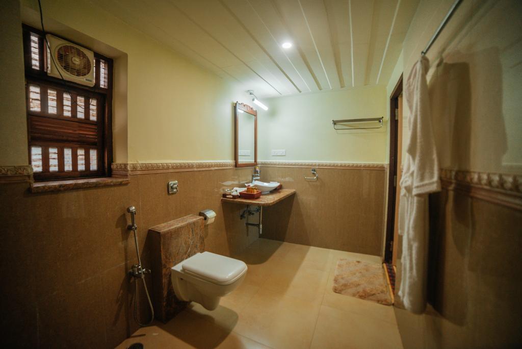 Casa Menezes - A Heritage Goan Homestay Bambolim Eksteriør billede