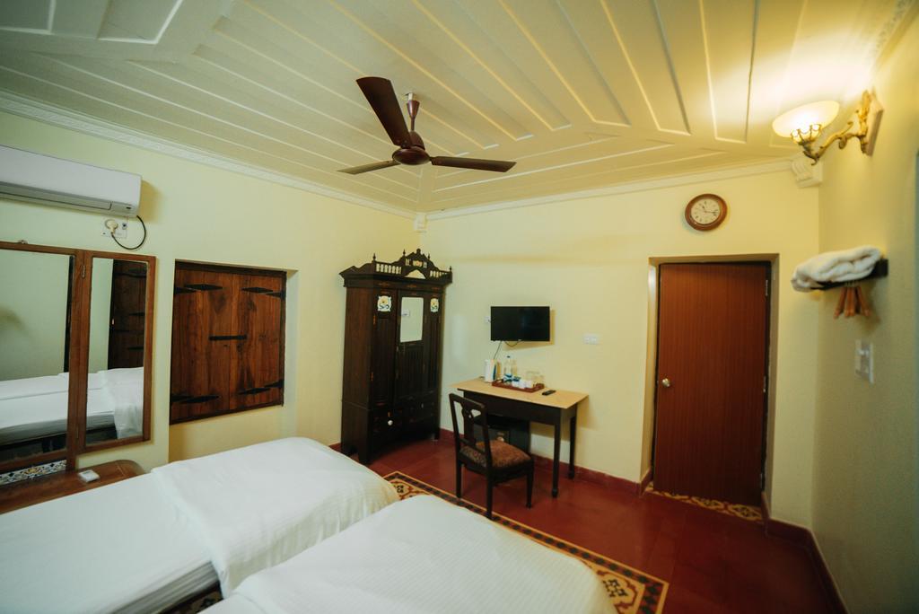 Casa Menezes - A Heritage Goan Homestay Bambolim Eksteriør billede