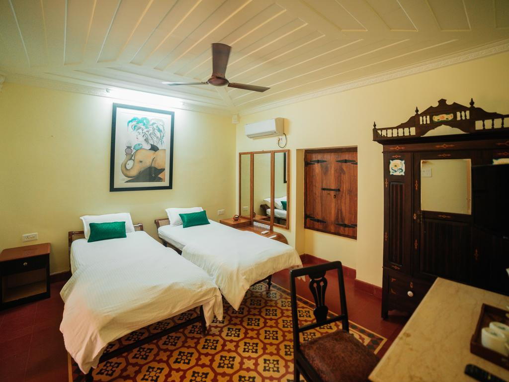 Casa Menezes - A Heritage Goan Homestay Bambolim Eksteriør billede